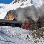 Incendio destruyó reconocido hotel en Nevados de Chillán, Redes sociales | X