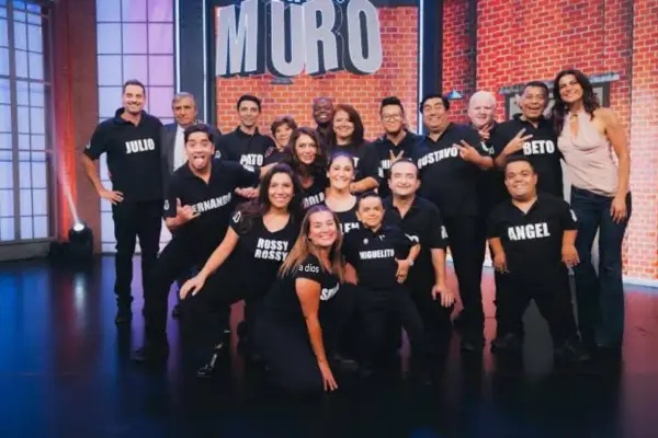 Detrás del Muro