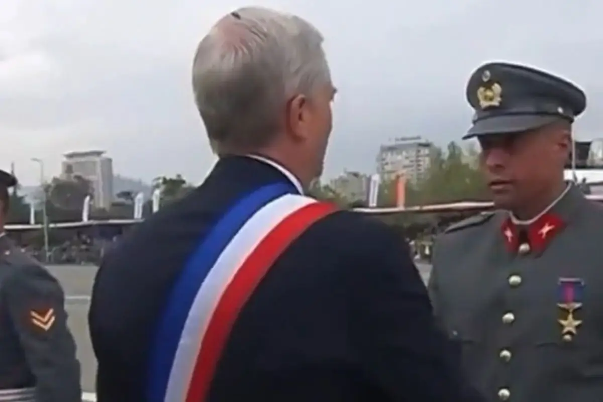 Una mosca se posó sobre el Presidente, Captura