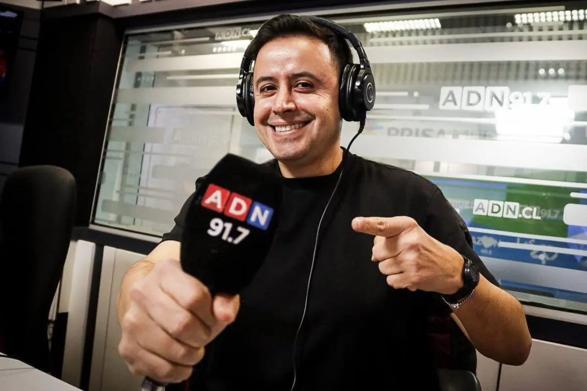 Alberto Jesús López, voz de radio ADN, Cedida