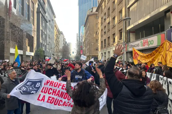 Confech y colegio de profesores en alerta por recortes