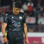 Damián Pizarro siendo pifiado, En Cancha