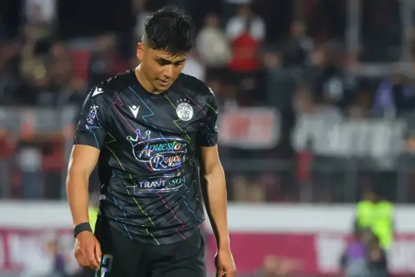 Damián Pizarro siendo pifiado ,En Cancha