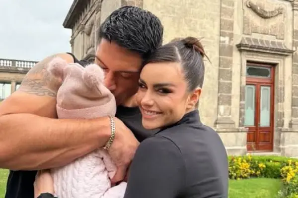 Emilia Dides y Sammis Reyes junto a su hija Mía ,Redes sociales | Referencial