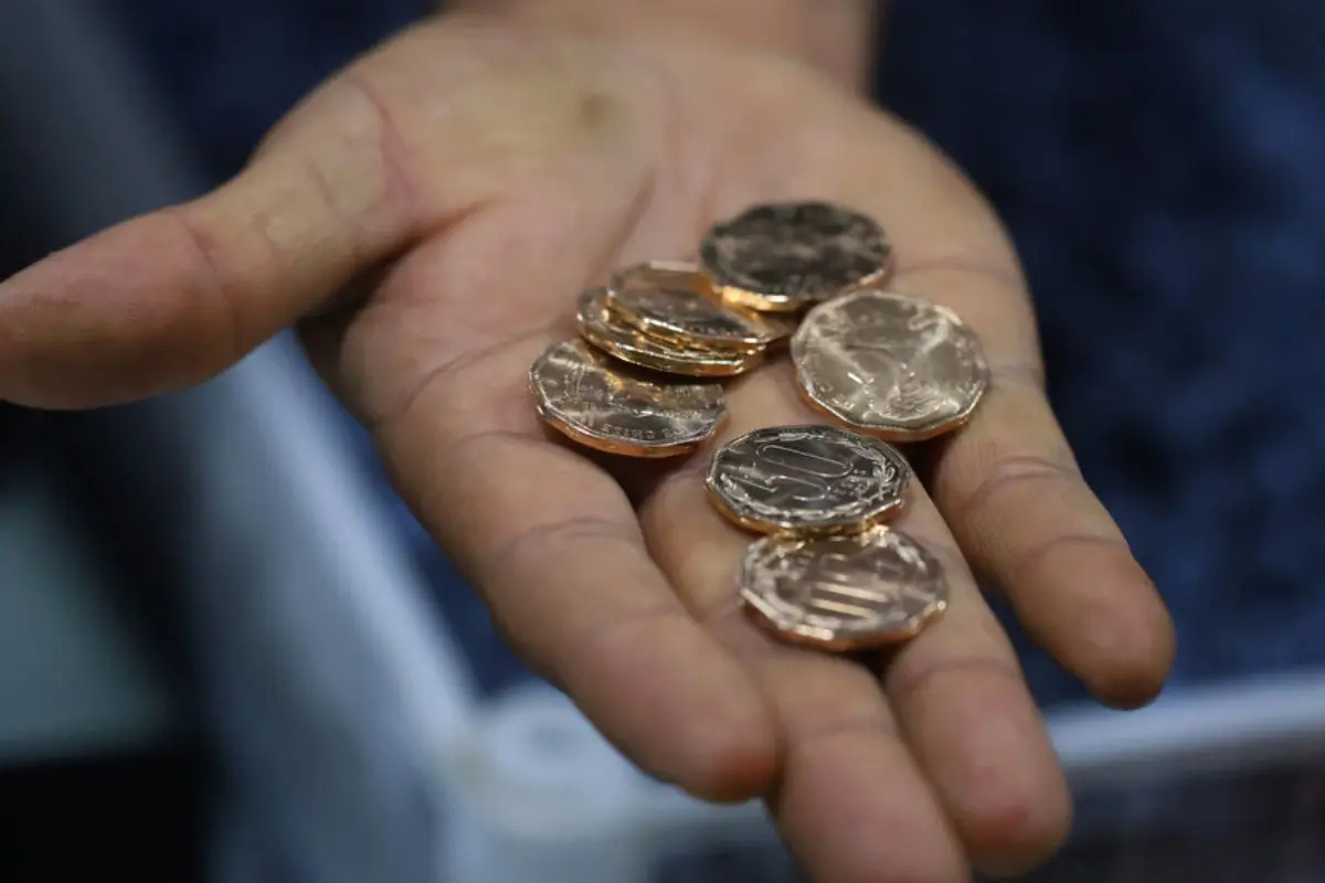 Comenzó a circular la nueva moneda de , X