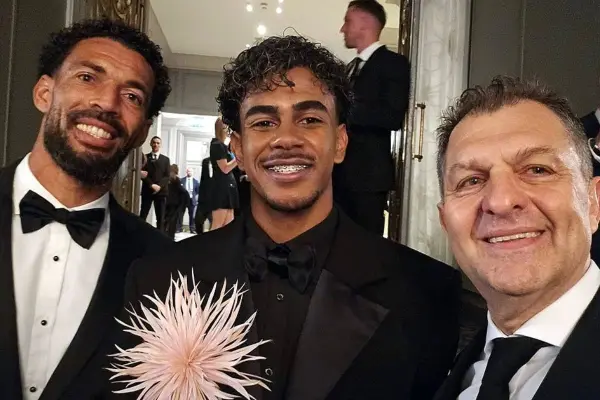 Aníbal Mosa junto a Vozinha y Lamine Yamal ,X