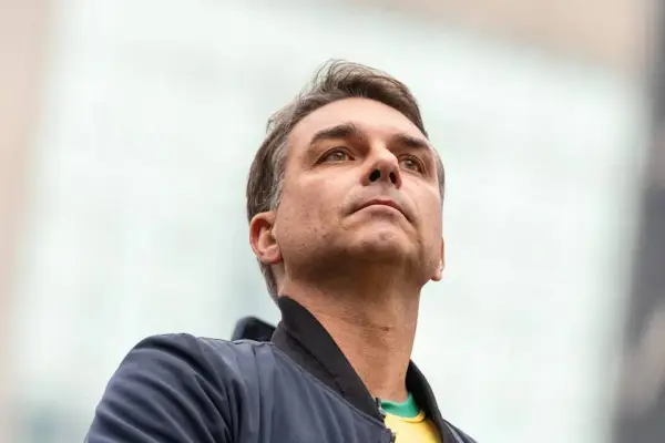 Flávio Bolsonaro huyó a Estados Unidos junto a su familia ,Redes sociales | Referencial