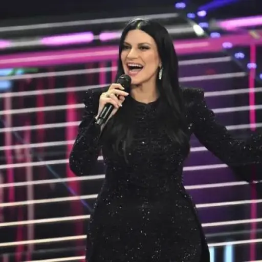Laura Pausini  ,Redes sociales | Referencial