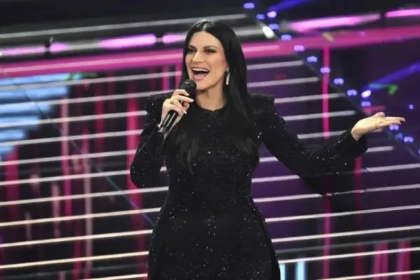 Laura Pausini  ,Redes sociales | Referencial
