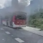 Bus terminó envuelto en llamas, Captura